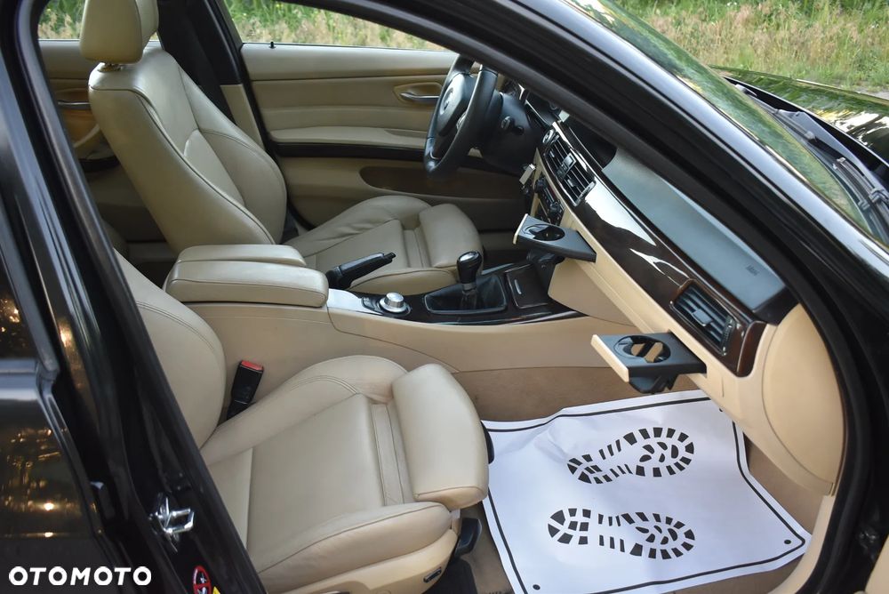 BMW Seria 3 320d - 29