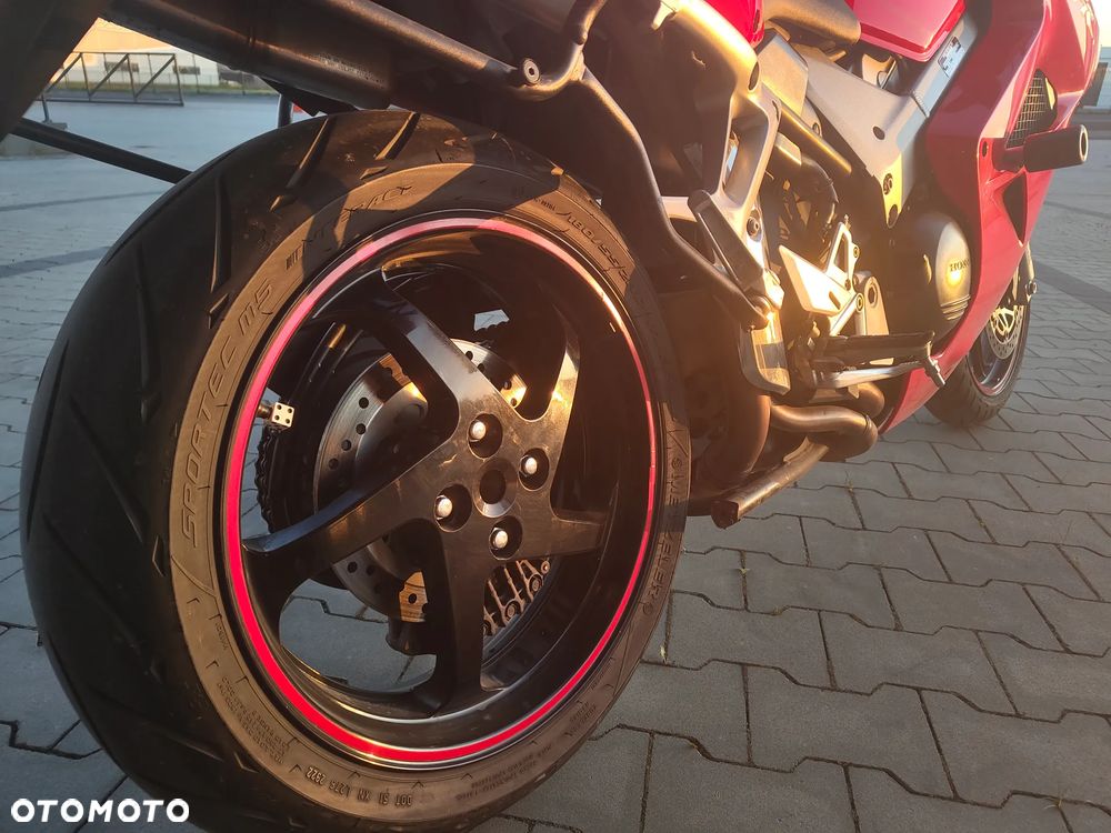 Honda VFR - 4