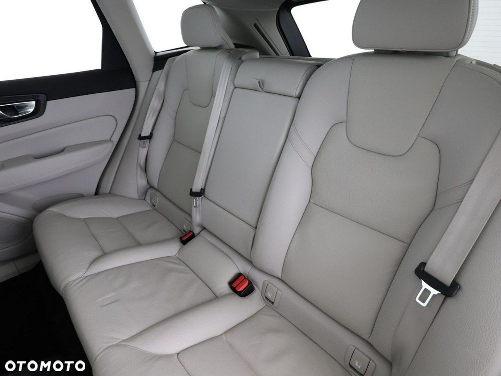 Volvo XC 60 T6 Plug-In Hybrid AWD Inscription Expression - 17