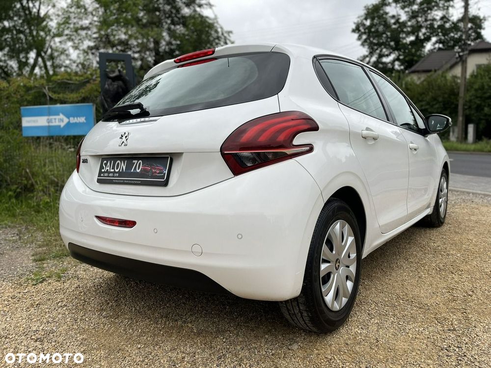 Peugeot 208 - 8