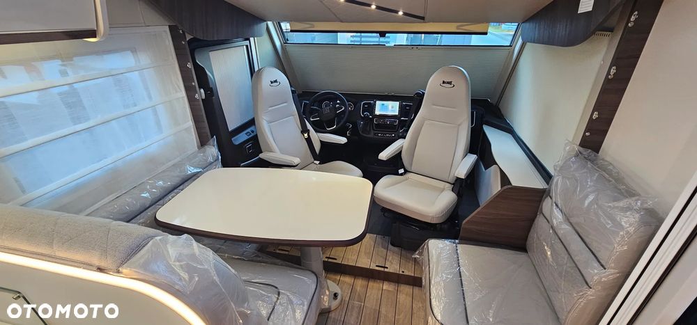 McLOUIS NEVIS 879G - 23