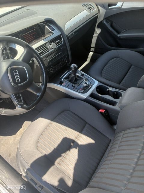 Audi A4 2.0 TDI DPF Ambition - 12