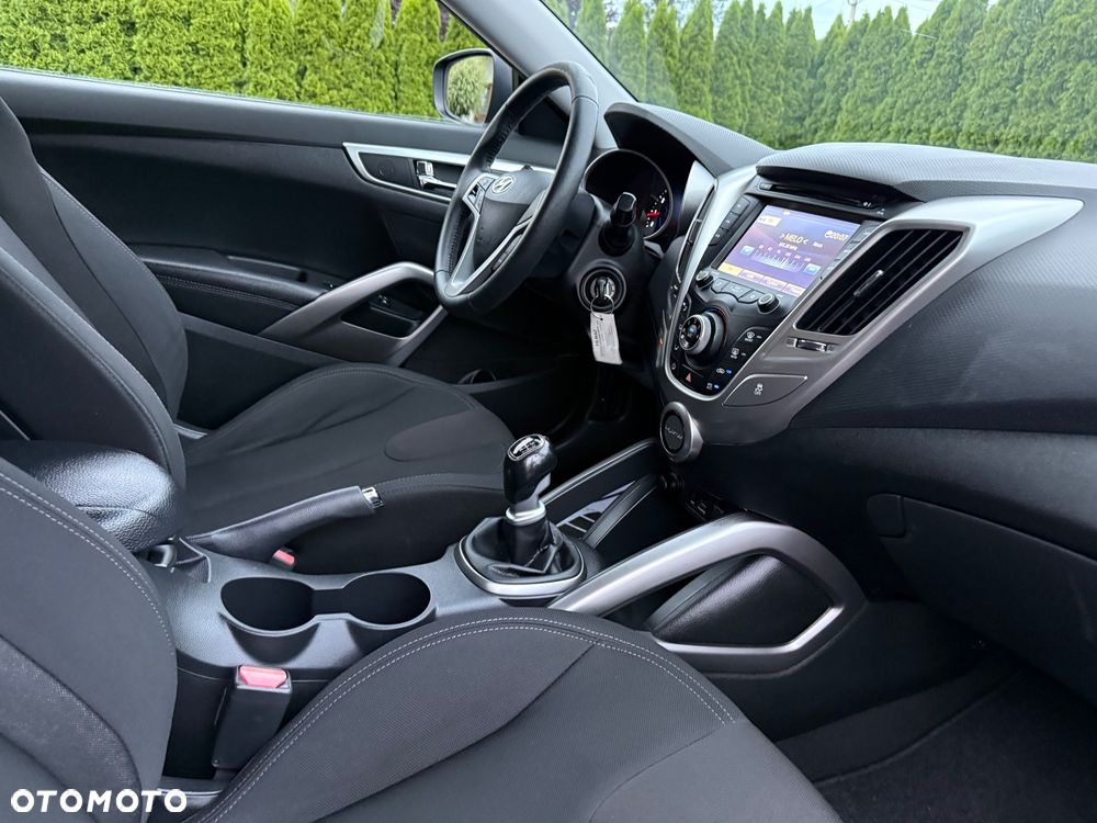 Hyundai Veloster 1.6 Premium - 35