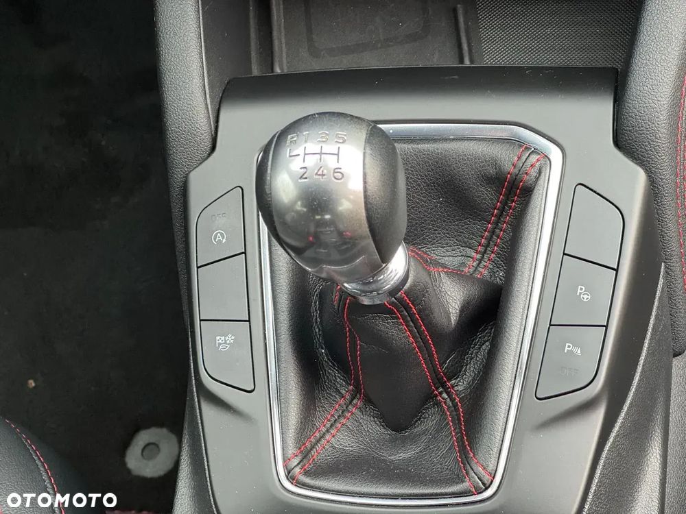 Ford Kuga 1.5 EcoBoost FWD ST-Line X - 27