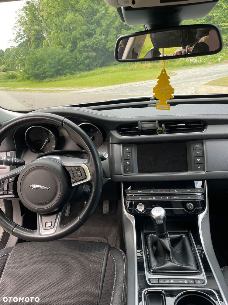Jaguar XF 2.0 i4D R-Sport - 12