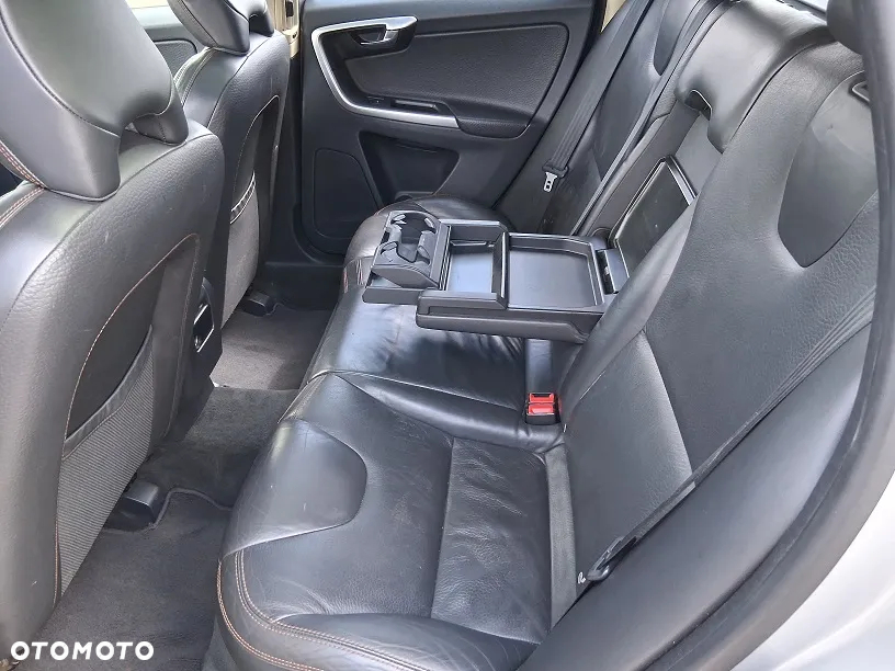 Volvo XC 60 D5 AWD Summum - 11