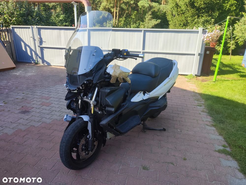 Suzuki Burgman - 4