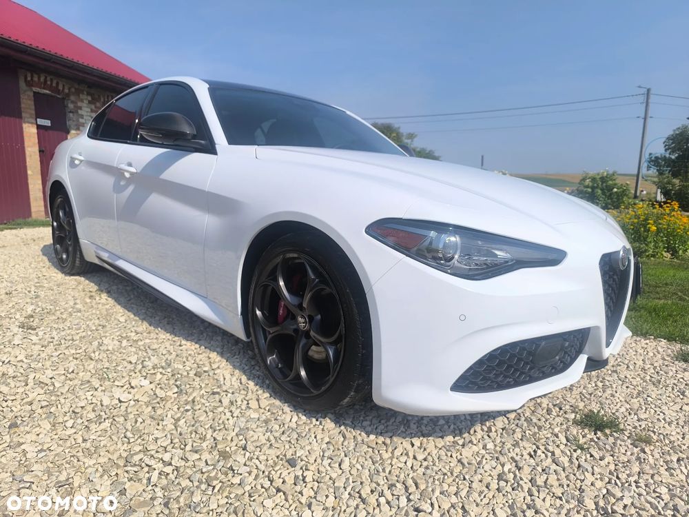 Alfa Romeo Giulia 2.0 Turbo 16V AT8-Q4 Ti - 1