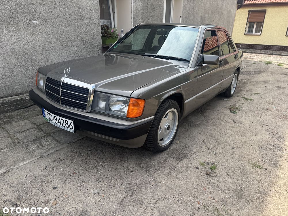 Mercedes-Benz W201 (190) - 2