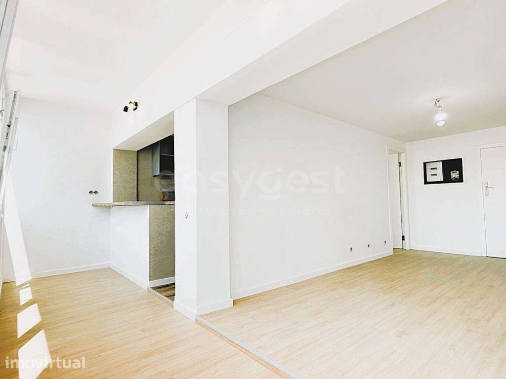 Apartamento T2 (T1+1) Totalmente Remodelado em Santana, Sesimbra - Grande imagem: 4/19