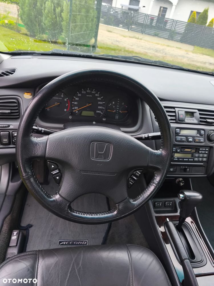 Honda Accord 3.0i ES - 23