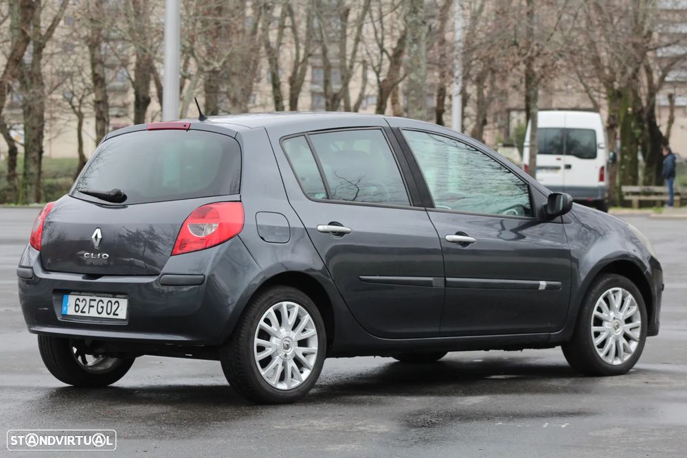 Renault Clio 1.5 dCi Dynamique S - 8