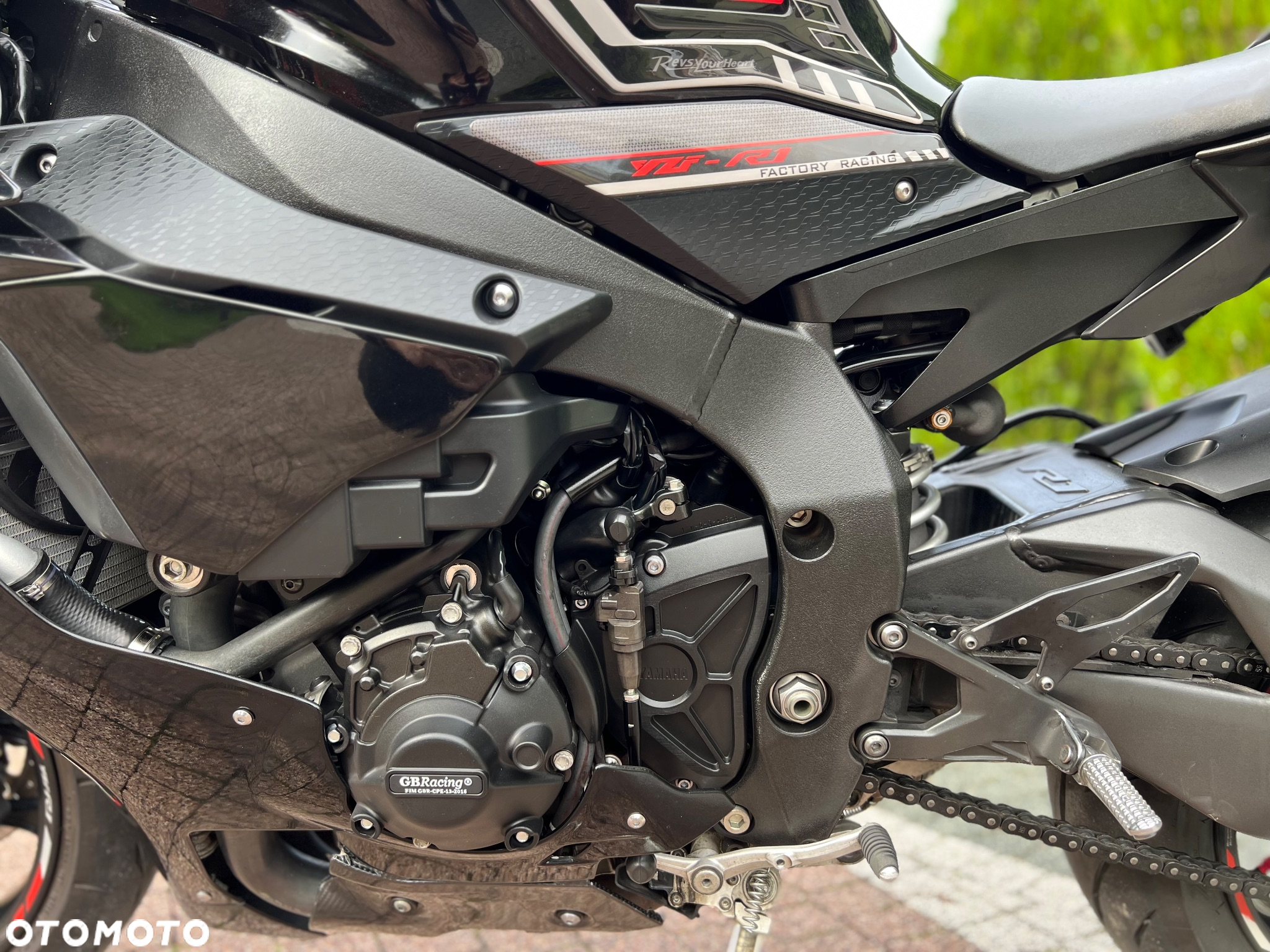 Yamaha R1 - 24