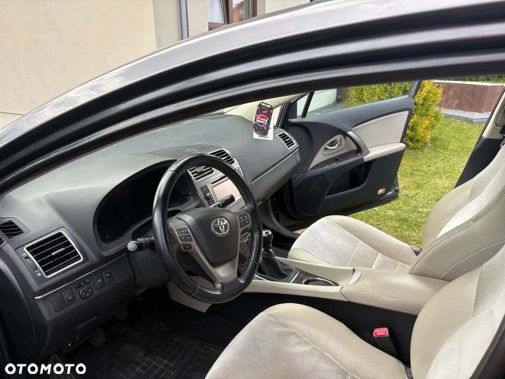 Toyota Avensis 1.8 Premium - 11