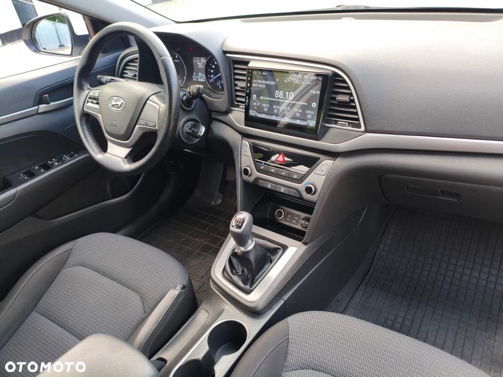 Hyundai Elantra 1.6 Comfort - 6