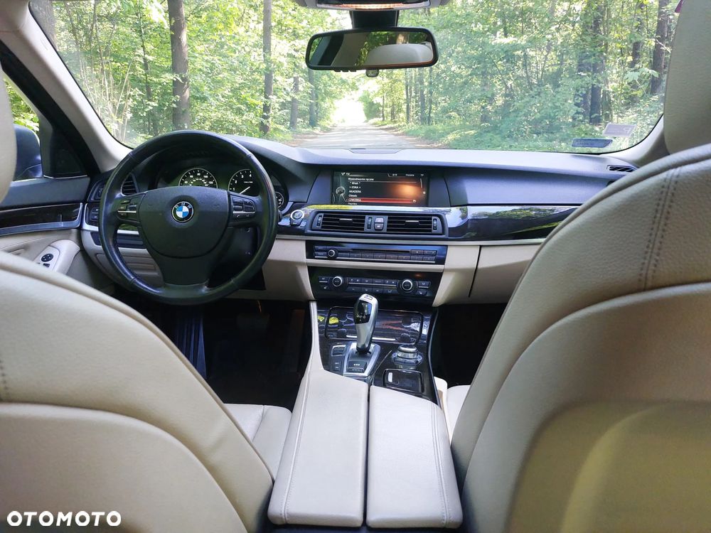 BMW Seria 5 528i xDrive - 12