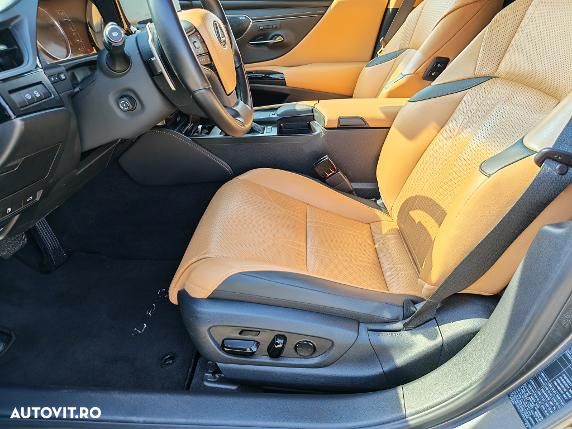 Lexus Seria ES 300h 2.5 TNGA HV 25H- 4X2 CVT Luxury Tech - 25