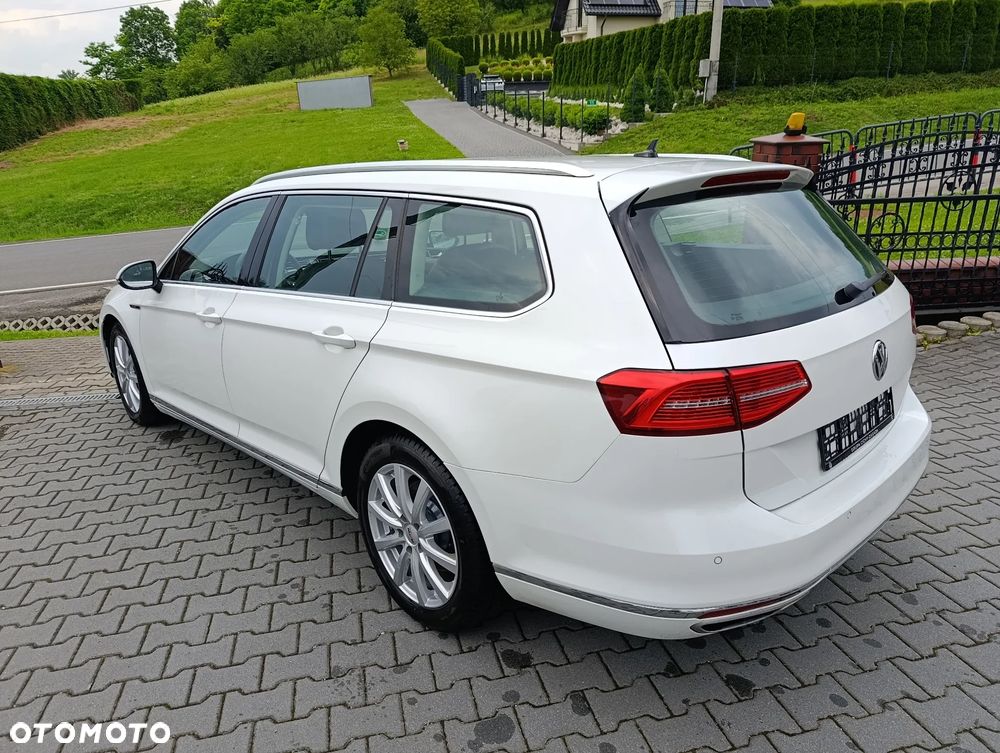 Volkswagen Passat 2.0 TDI SCR 4Motion DSG Elegance - 11