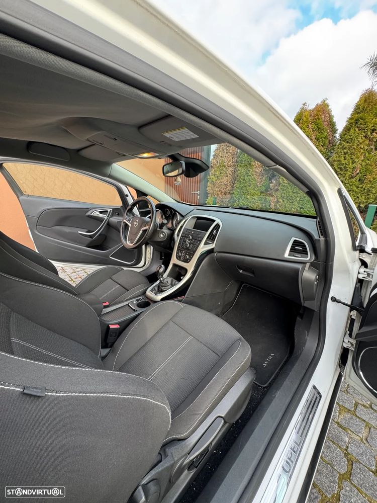 Opel Astra GTC - 10
