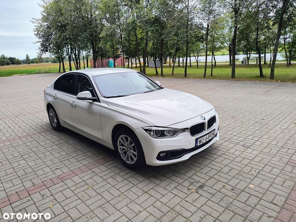 BMW Seria 3 318i - 4