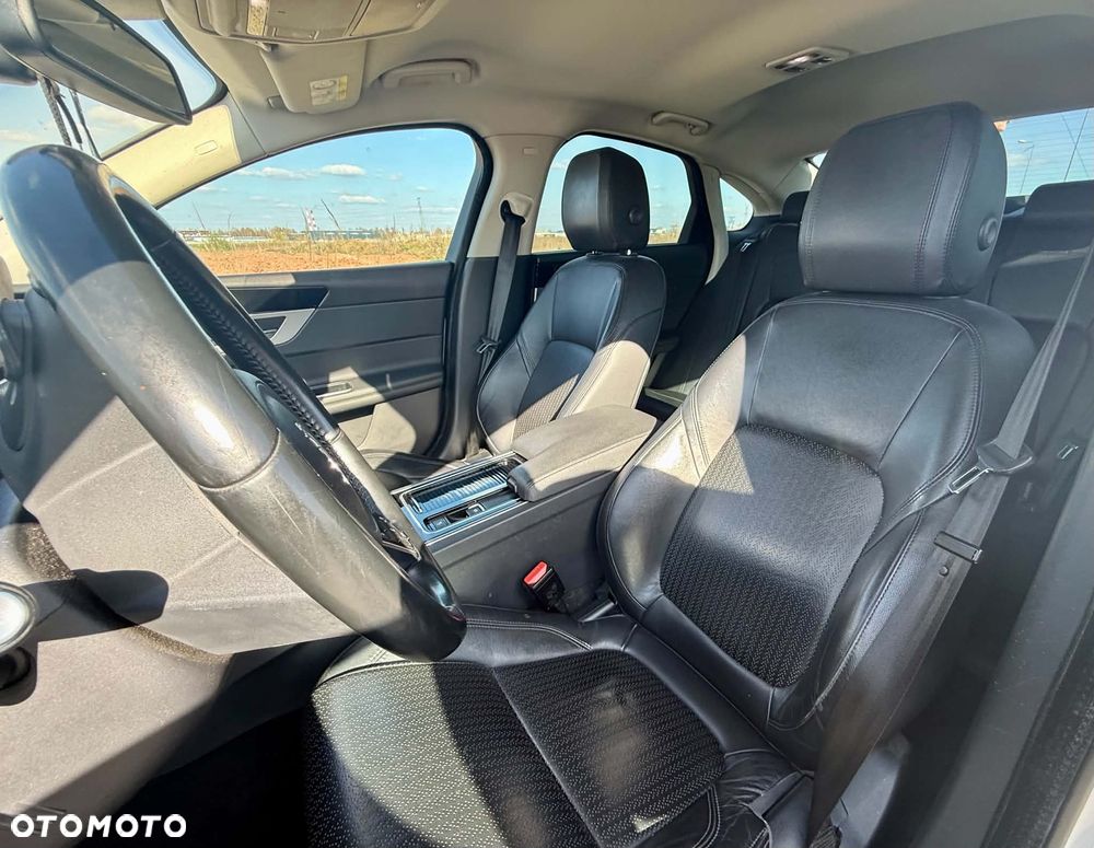 Jaguar XF 2.0 i4D Prestige - 5