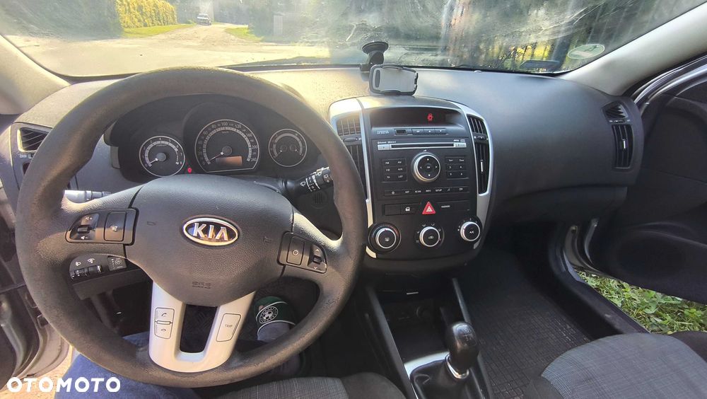 Kia Ceed - 10