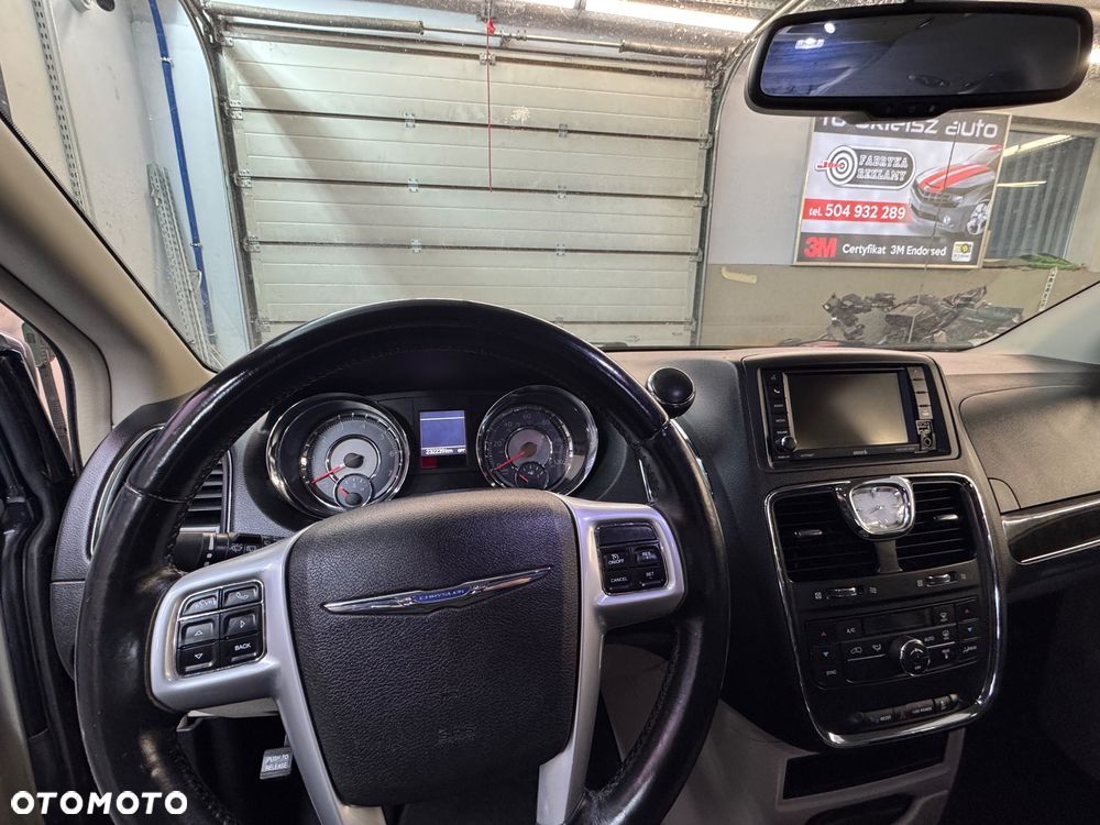 Chrysler Town & Country 3.6 Limited - 14