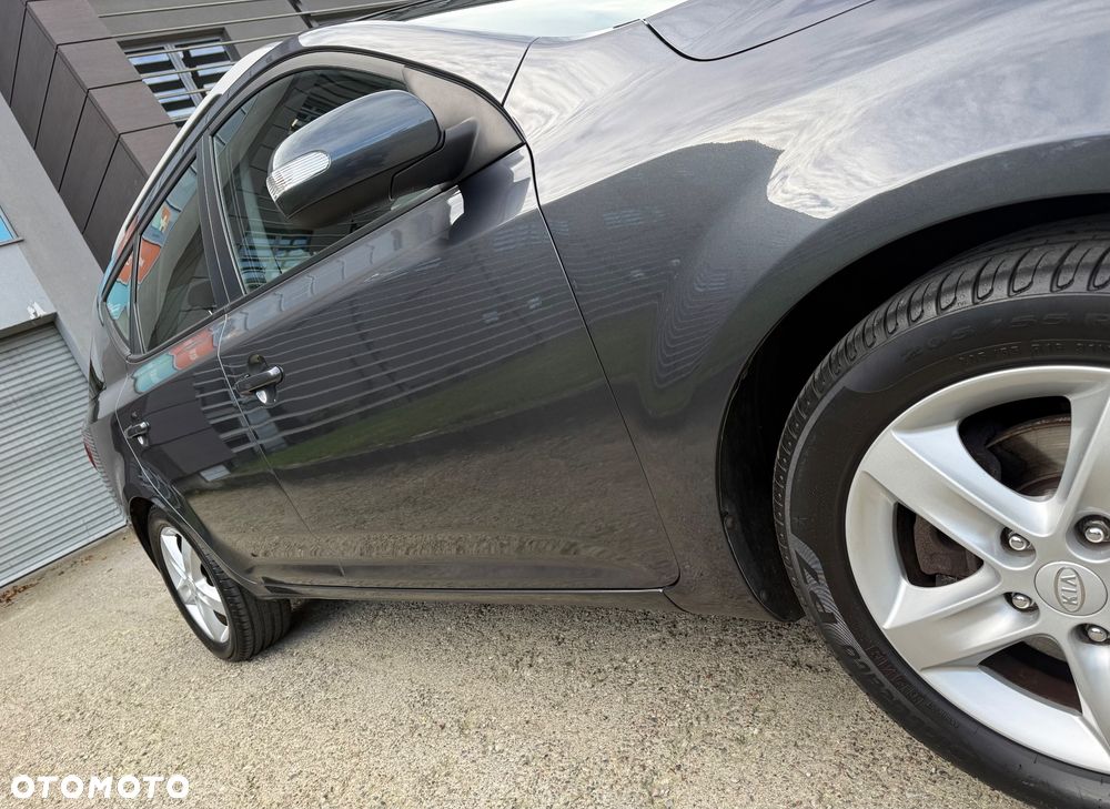 Kia Ceed ver-1-6-crdi-128-dream-team-edition - 13