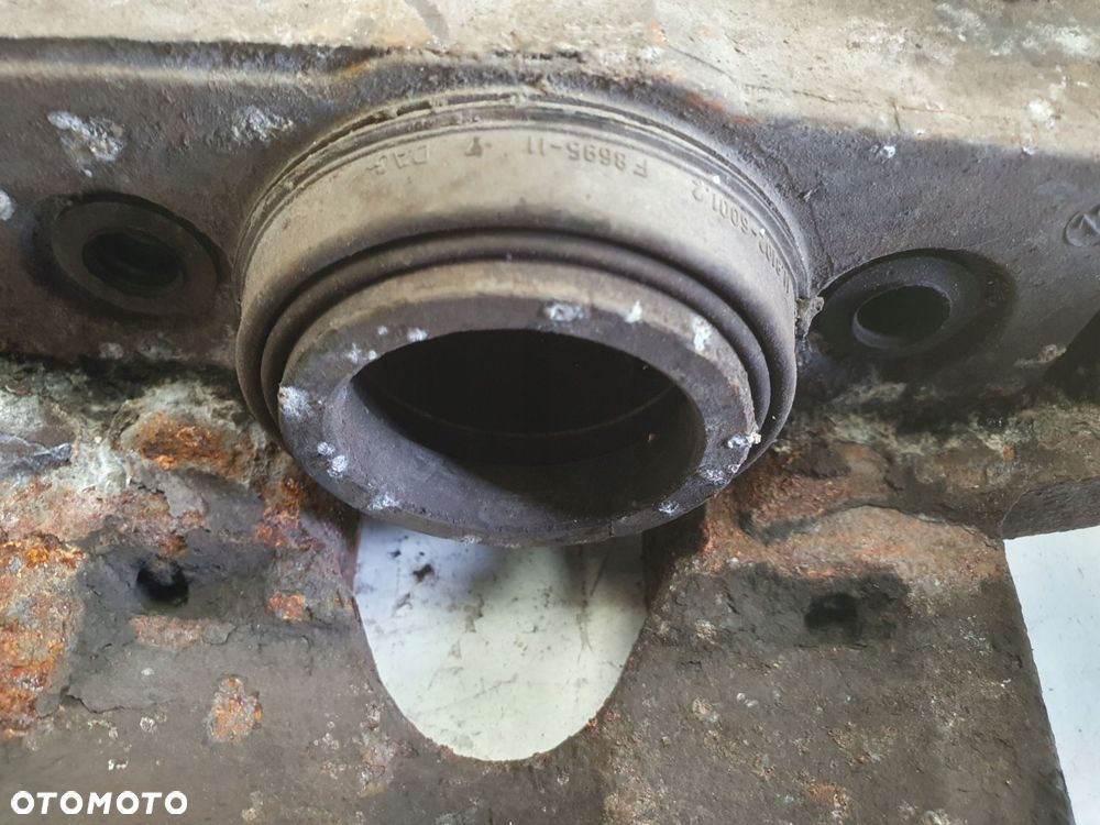 Volvo V40 II PRZEDNI ZACISK HAMULCOWY prawy przód PASAŻERA P.P 976 - 5