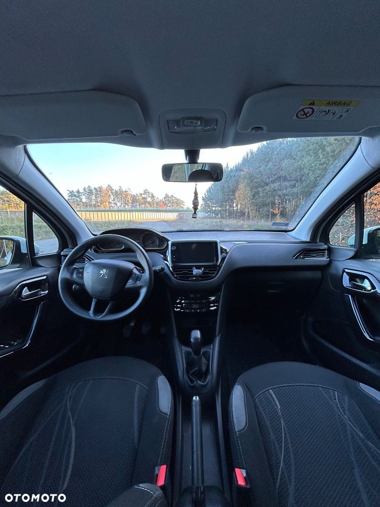 Peugeot 208 - 6