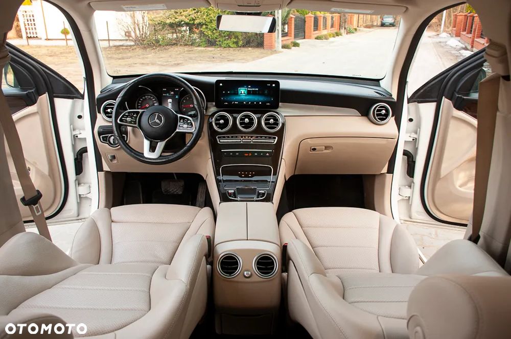 Mercedes-Benz GLC 300 4Matic 9G-TRONIC AMG Line - 22