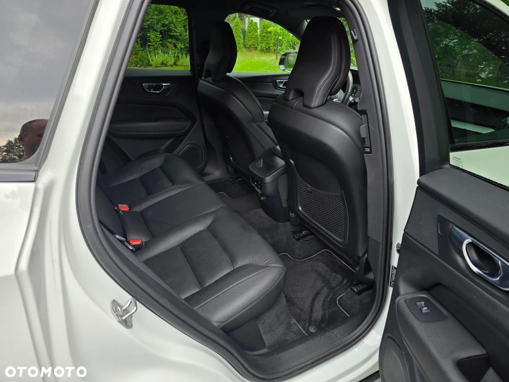 Volvo XC 60 B5 B R-Design - 28