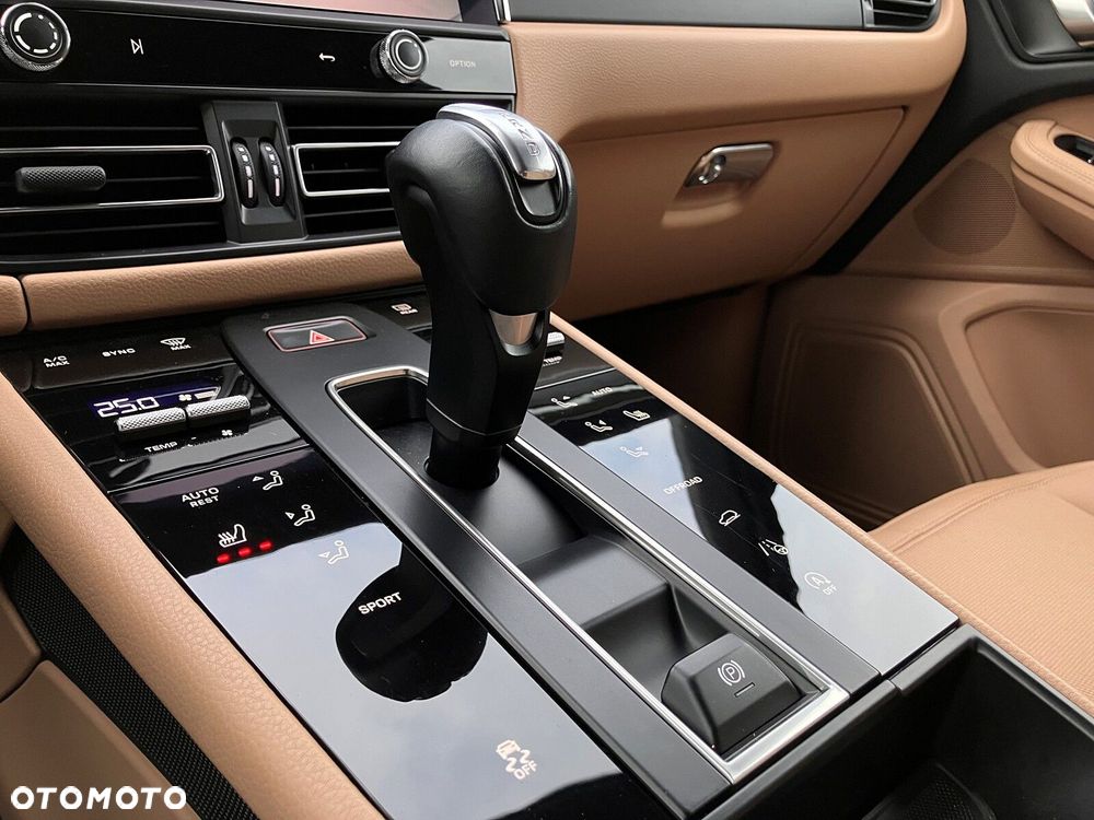 Porsche Macan - 32