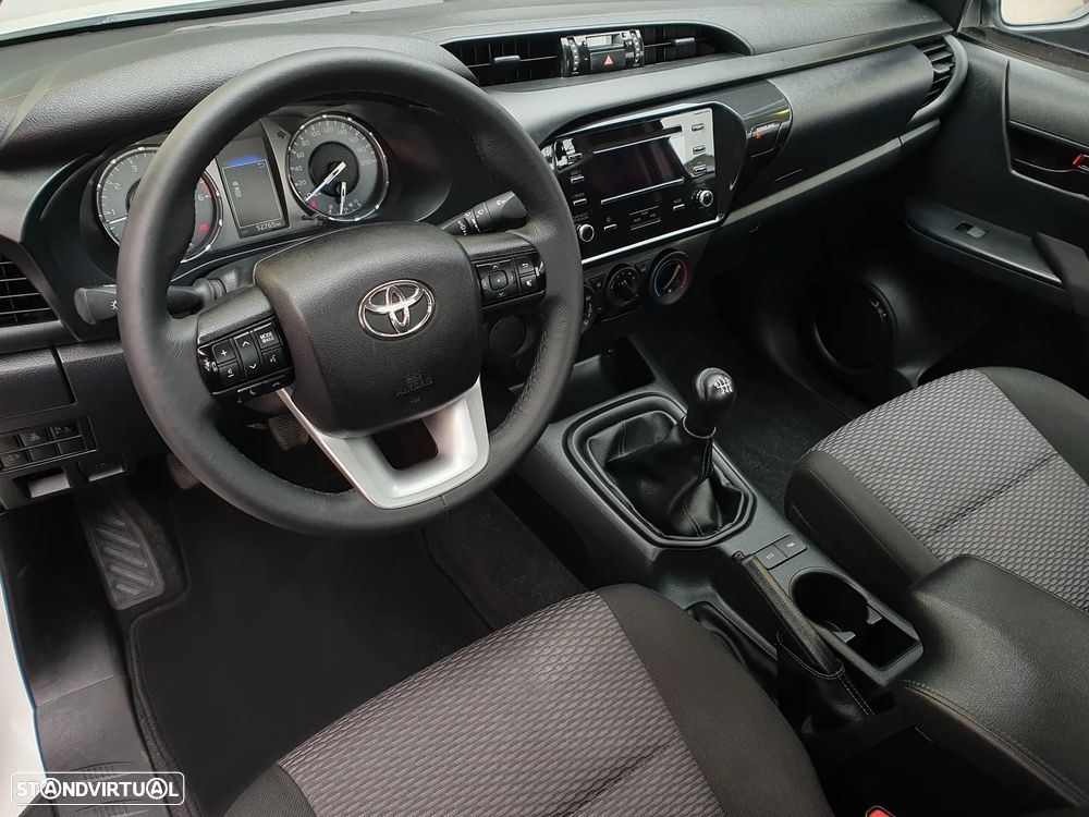 Toyota Hilux 2.4 D-4D 2WD CE CM - 3