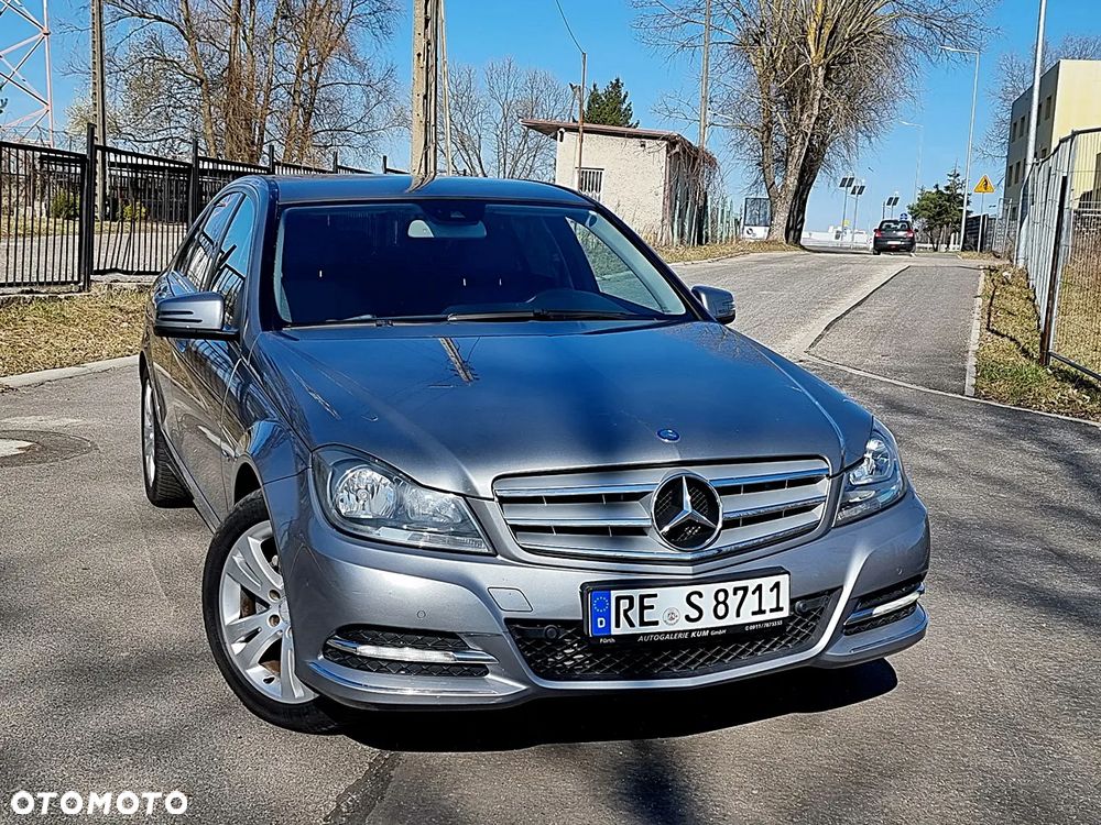 Mercedes-Benz Klasa C 180 CGI BlueEFFICIENCY Avantgarde - 3