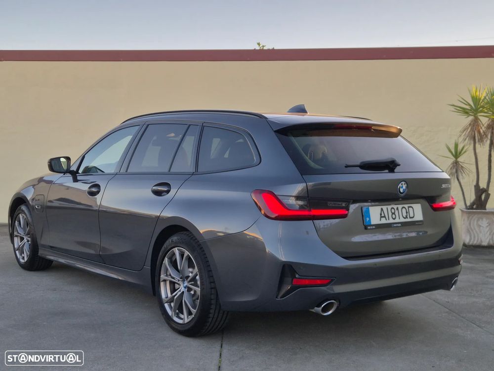 BMW 320 e Touring Line Luxury Auto - 3