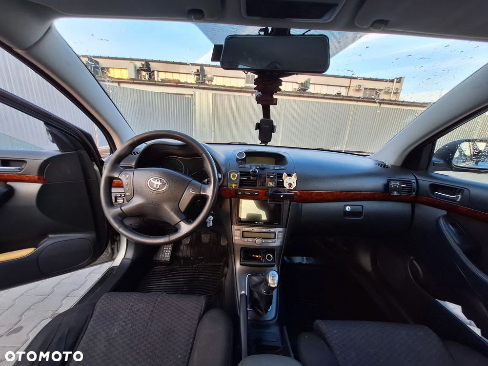 Toyota Avensis 1.8 VVT-i Sol - 11