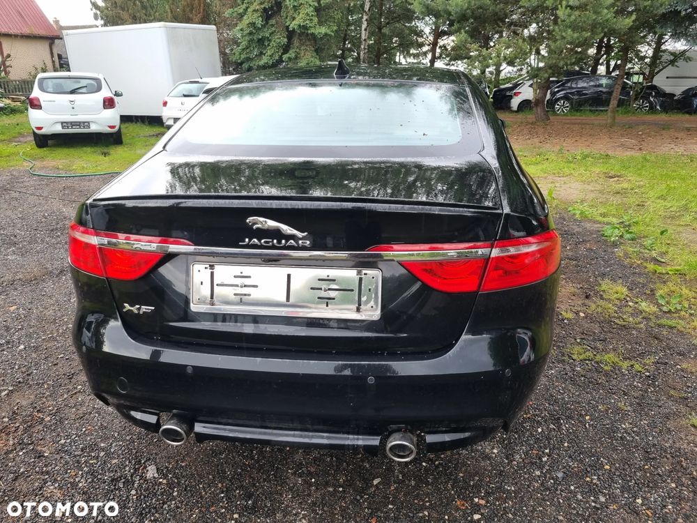 Jaguar XF 30d Prestige - 16