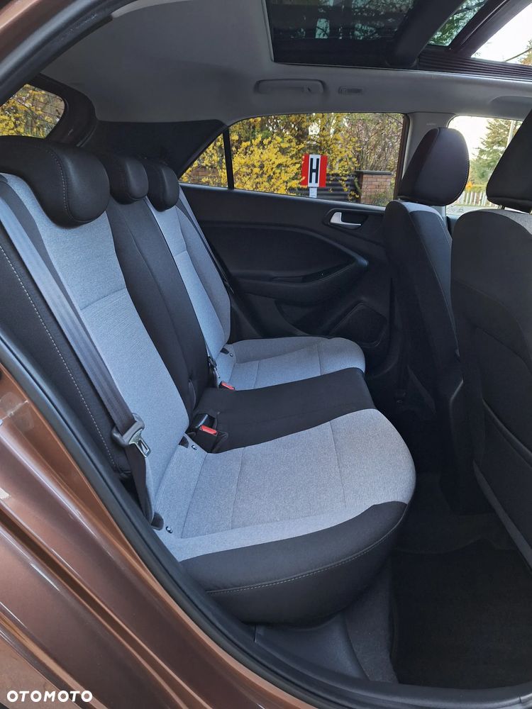 Hyundai i20 1.4 YES Gold - 25