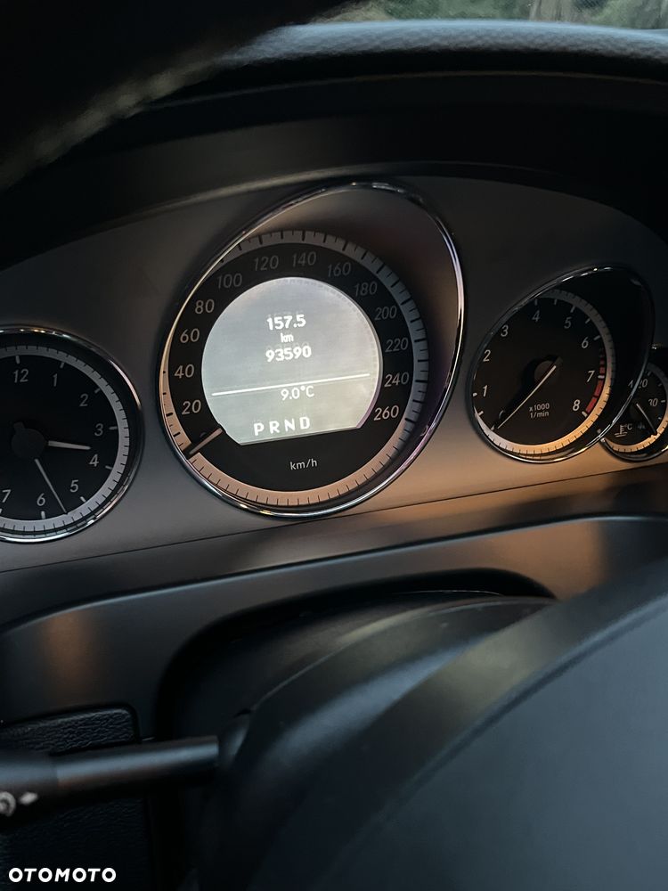Mercedes-Benz Klasa E 200 CGI Coupe BlueEFFICIENCY Automatik Avantgarde - 4