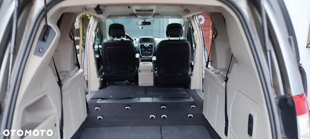 Chrysler Town & Country 3.6 Touring - 16