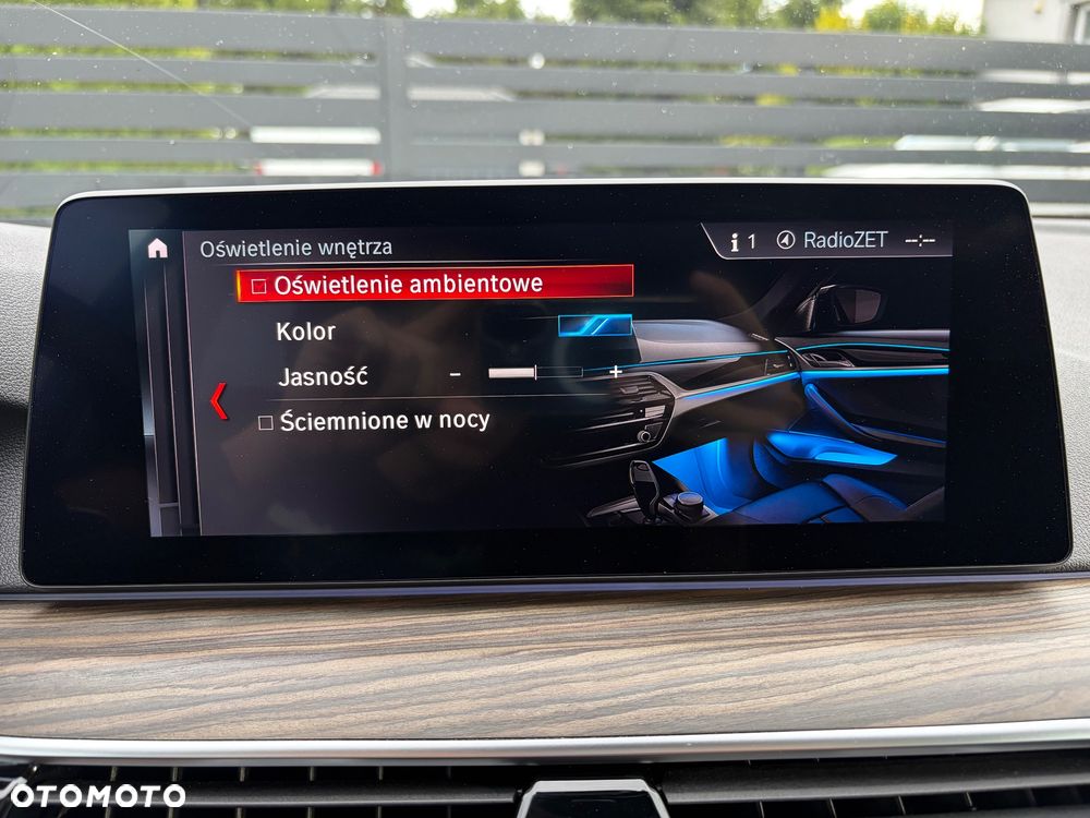 BMW Seria 5 525d Sport-Aut Luxury Line - 32