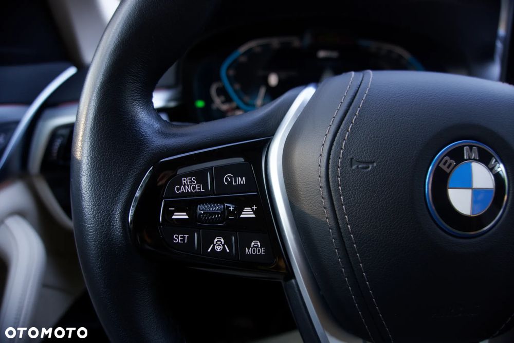 BMW Seria 5 530e xDrive - 19