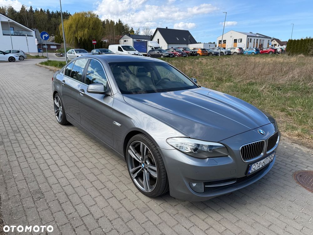 BMW Seria 5 523i - 11