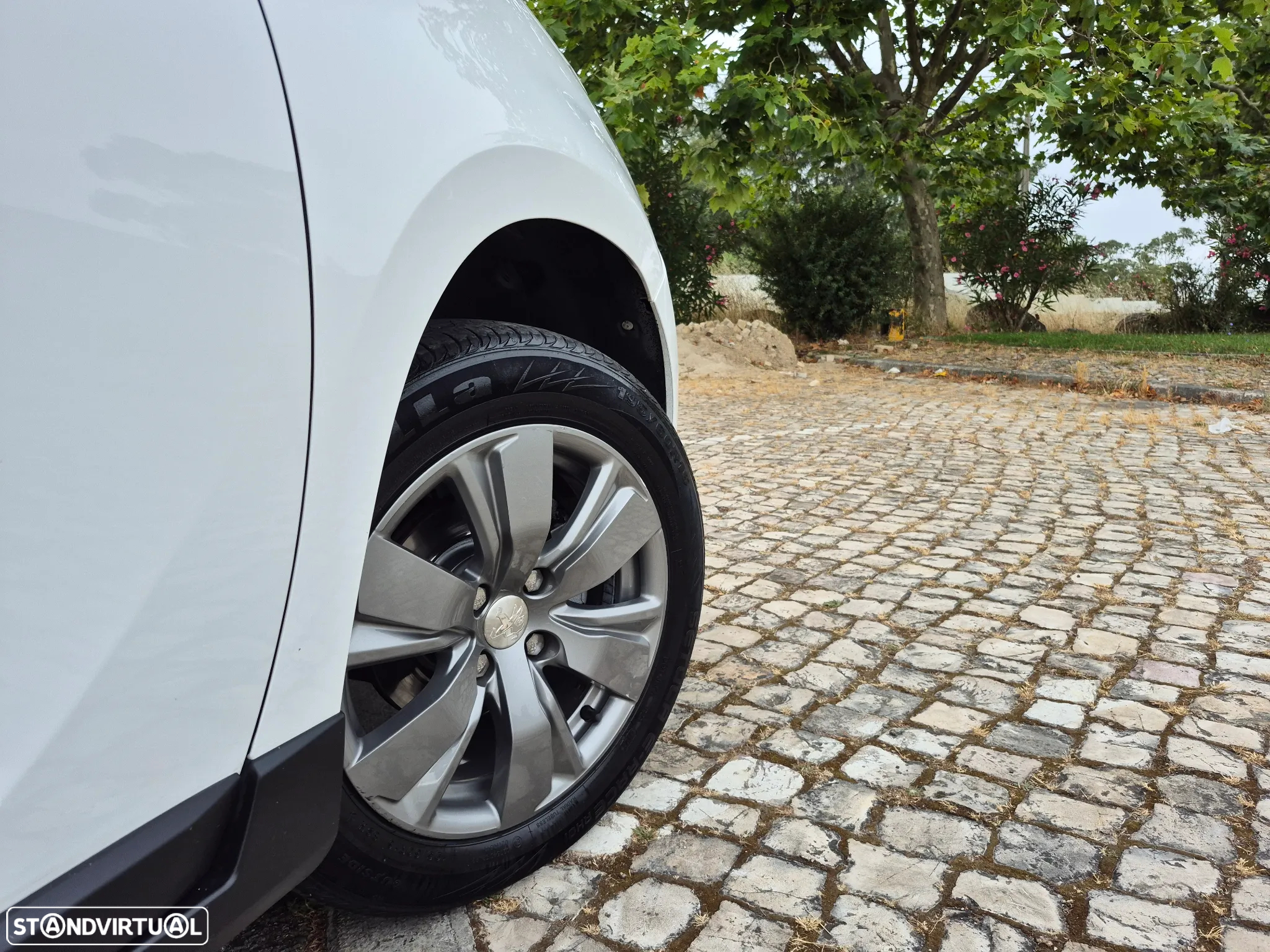 Peugeot 2008 1.2 PureTech Style - 10