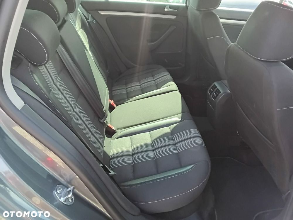 Volkswagen Golf - 11