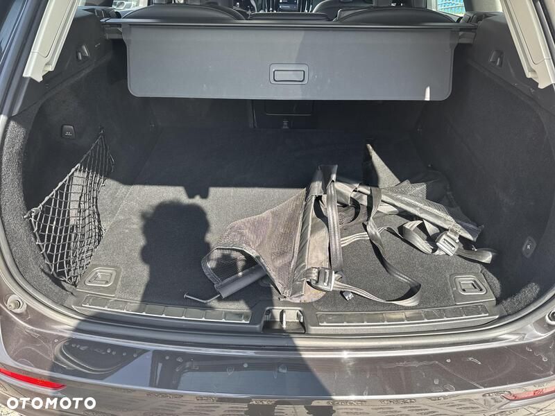 Volvo XC 60 B4 B Plus Dark - 19