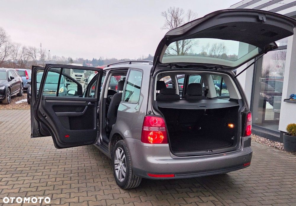 Volkswagen Touran - 33