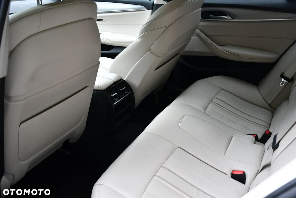 BMW Seria 5 518d Luxury Line sport - 11