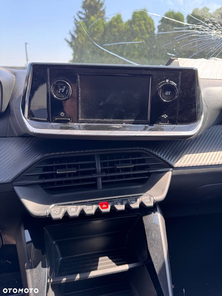 Peugeot 208 - 17